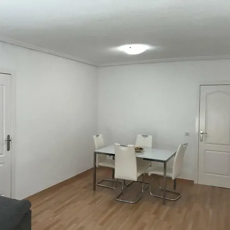 Homely El Paseo Apartment Torrevieja